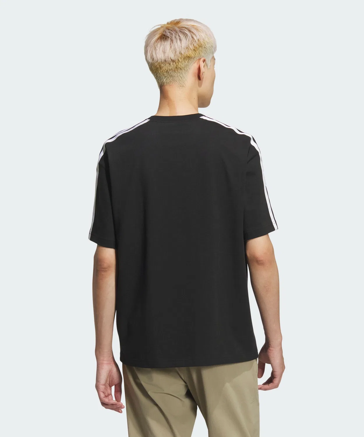 Мужская футболка свободного кроя с коротким рукавом, модель Essentials Plus Loose Fit Three Stripes Adidas, Black — фото 2