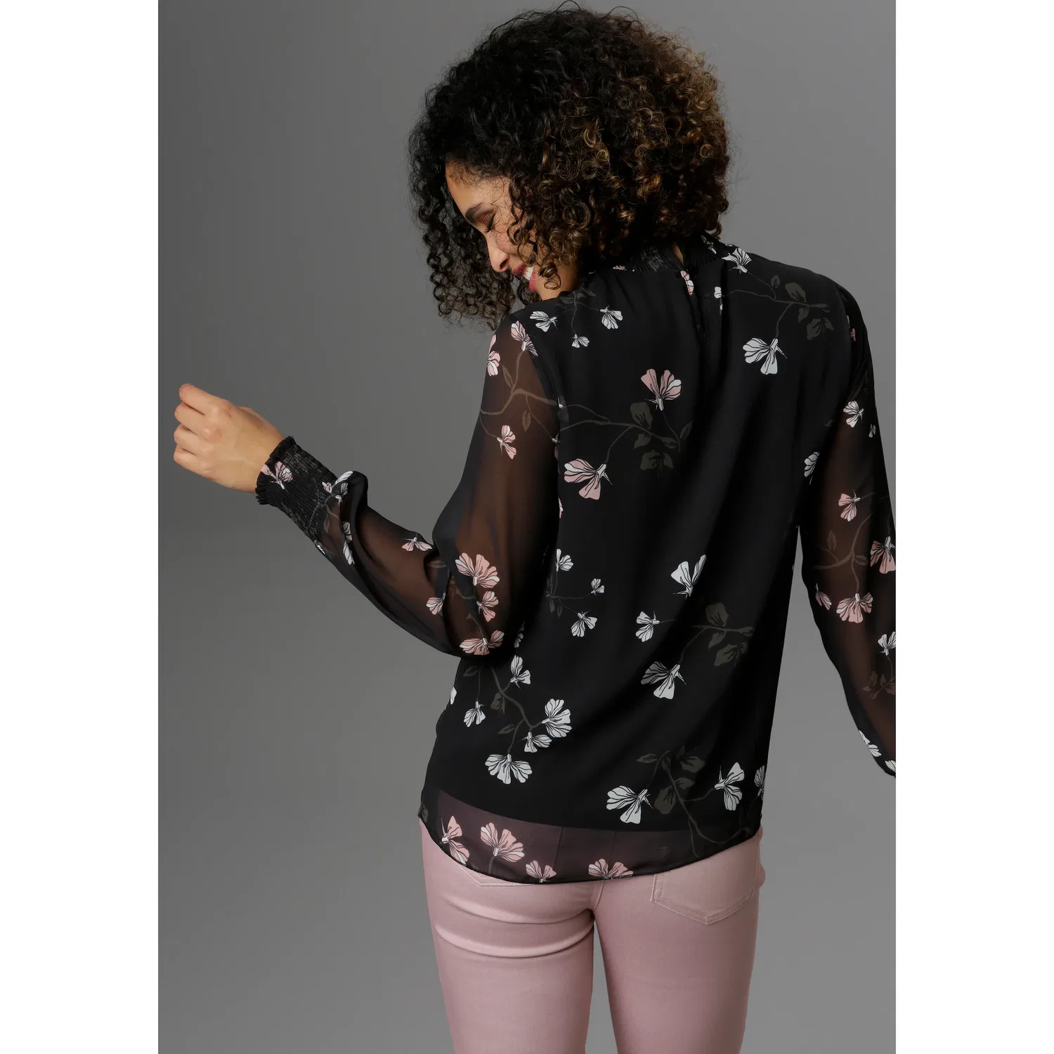 Женская блуза свободного кроя с цветочным принтом Aniston SELECTED, Black/Antique Pink/Olive Green/White — фото 2