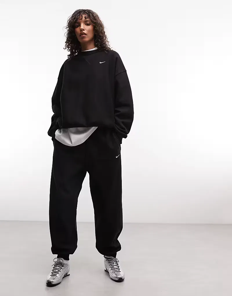 Свободные спортивные брюки Nike Studio Fleece из плотной флиса, черный