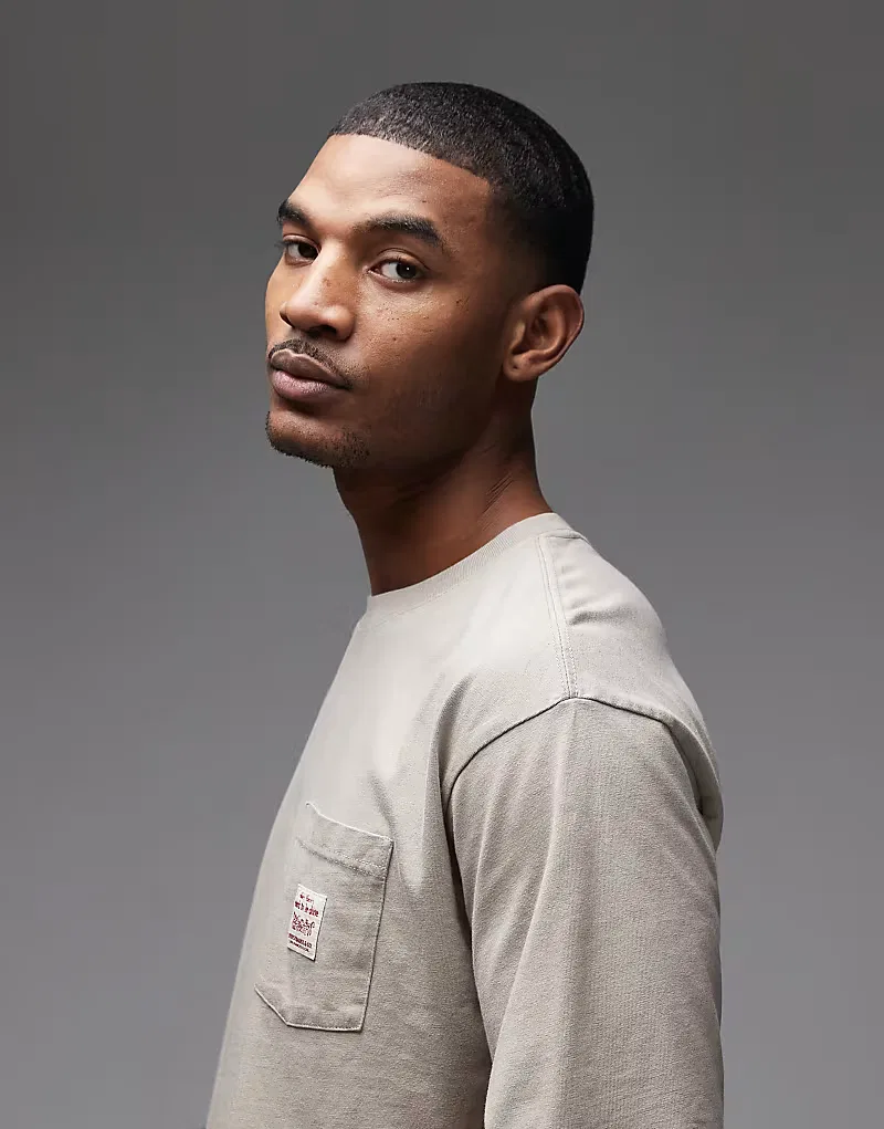 Рабочая футболка Levi's с карманом, бежевый — фото 4