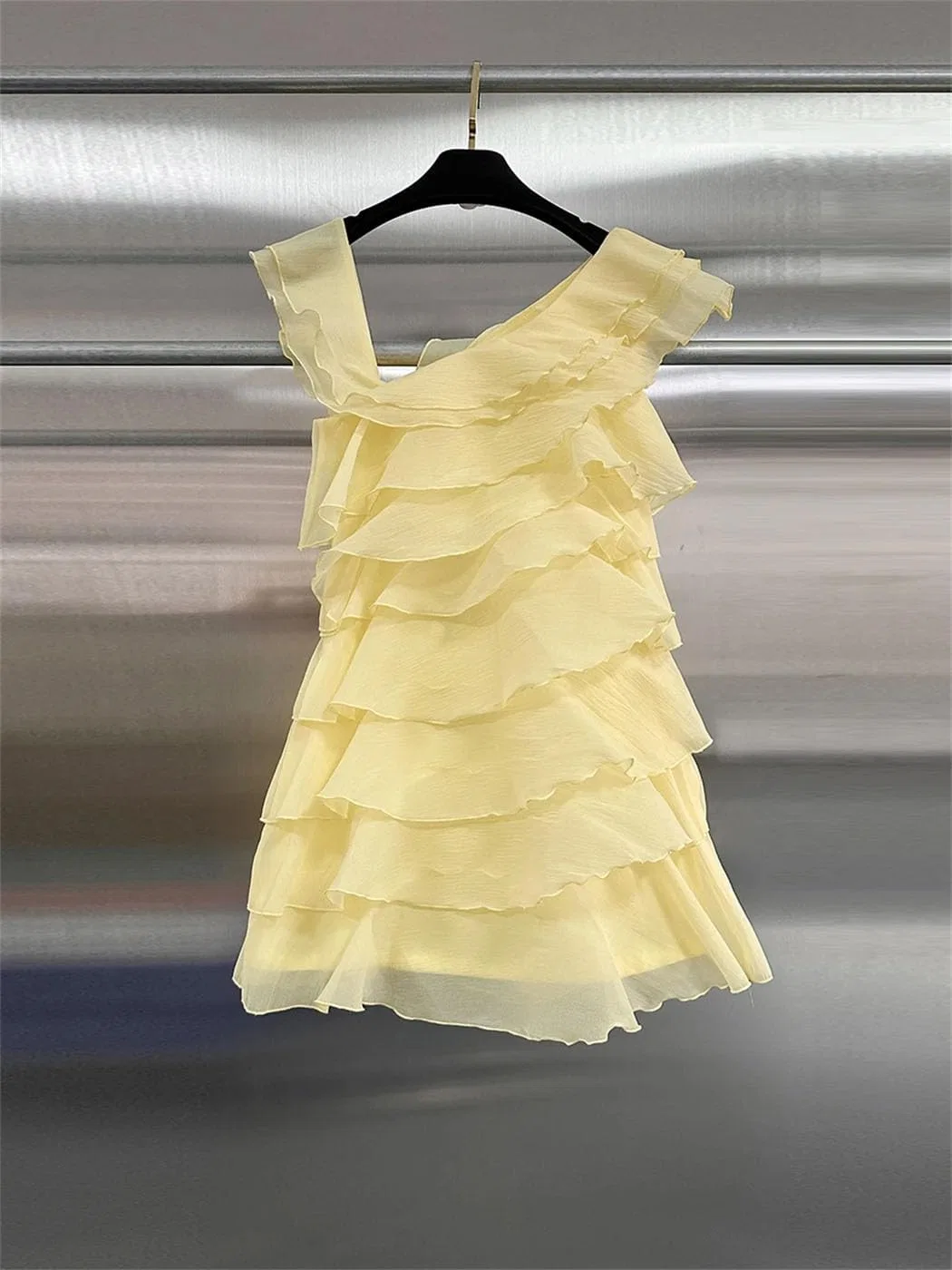 Женское мини-платье с одним плечом и рюшами, Yellow — фото 3