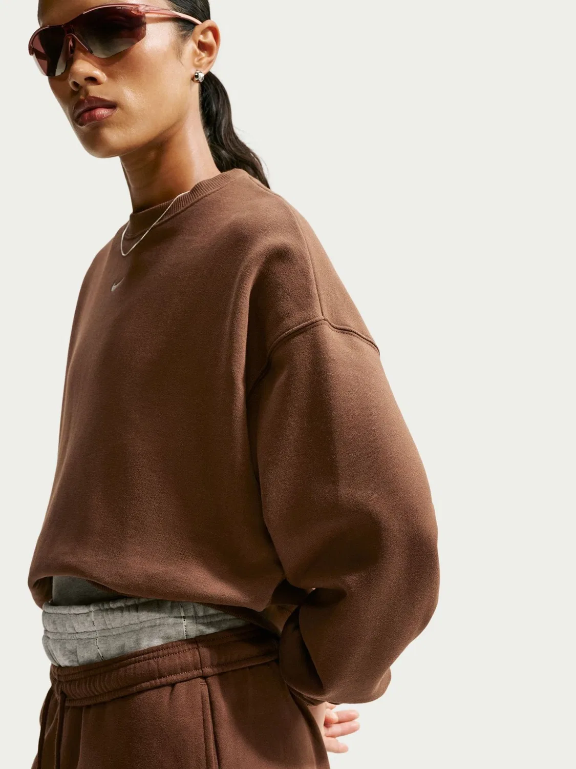 Свитшот женский оверсайз Studio Fleece Nike, Cacao Wow Brown — фото 4