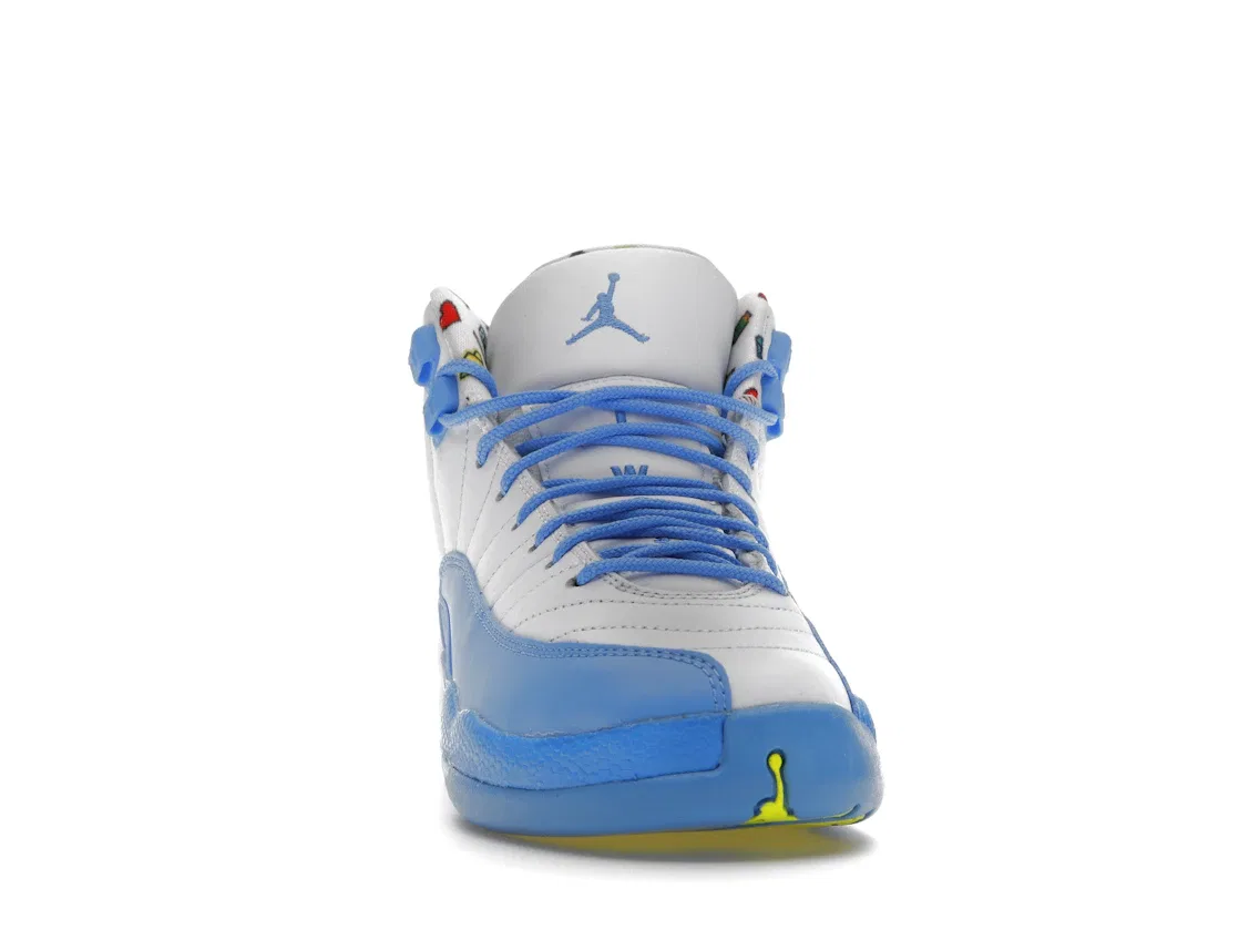 Детские кроссовки Lifestyle с принтом смайлов Jordan 12 Retro, White/Lemon Venom/Vivid Sulfur/University Blue — фото 2