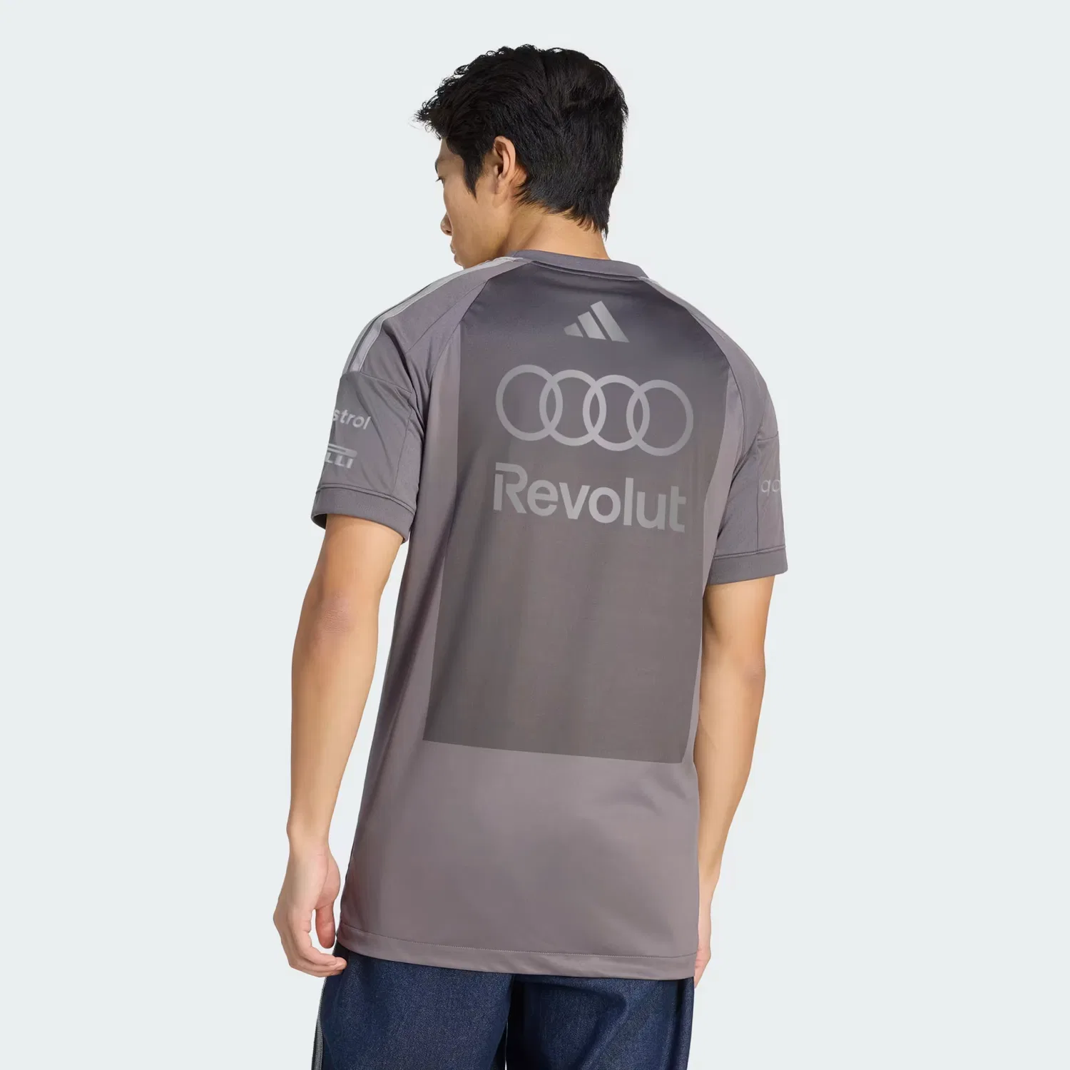Мужская спортивная футболка с влагоотводящей технологией Audi Revolut F1 Team Driver Jersey Replica Adidas Performance, серый металлик — фото 3