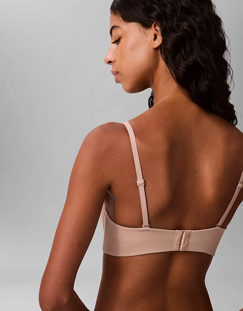 Бюстгальтер без бретелей Calvin Klein Perfect Fit, бежевый — фото 4