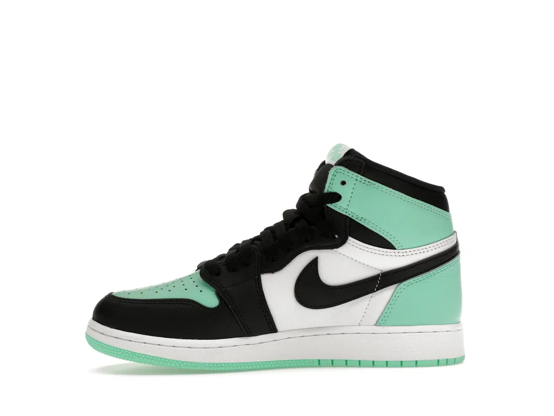 Детские кроссовки Lifestyle с контрастной расцветкой Jordan 1 Retro High OG, White/Black/Green Glow — фото 3
