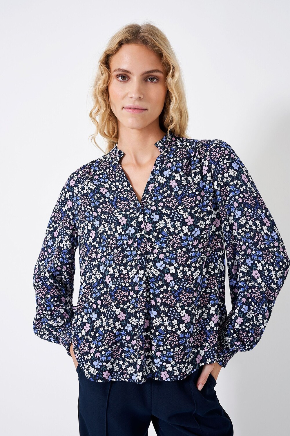 

Блузка Crew Clothing Honor с цветочным принтом Crew Clothing Company, синий