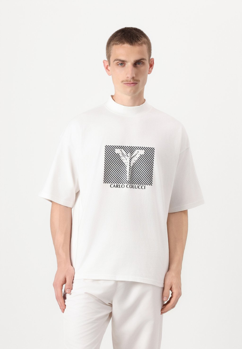 

Футболка с принтом UNISEX Carlo Colucci, кремовый