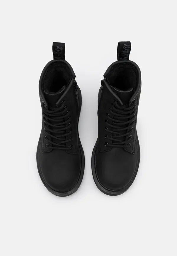 Ботинки Dr. Martens 1460 Serena Mono Republic WP, водонепроницаемые, черные — фото 4