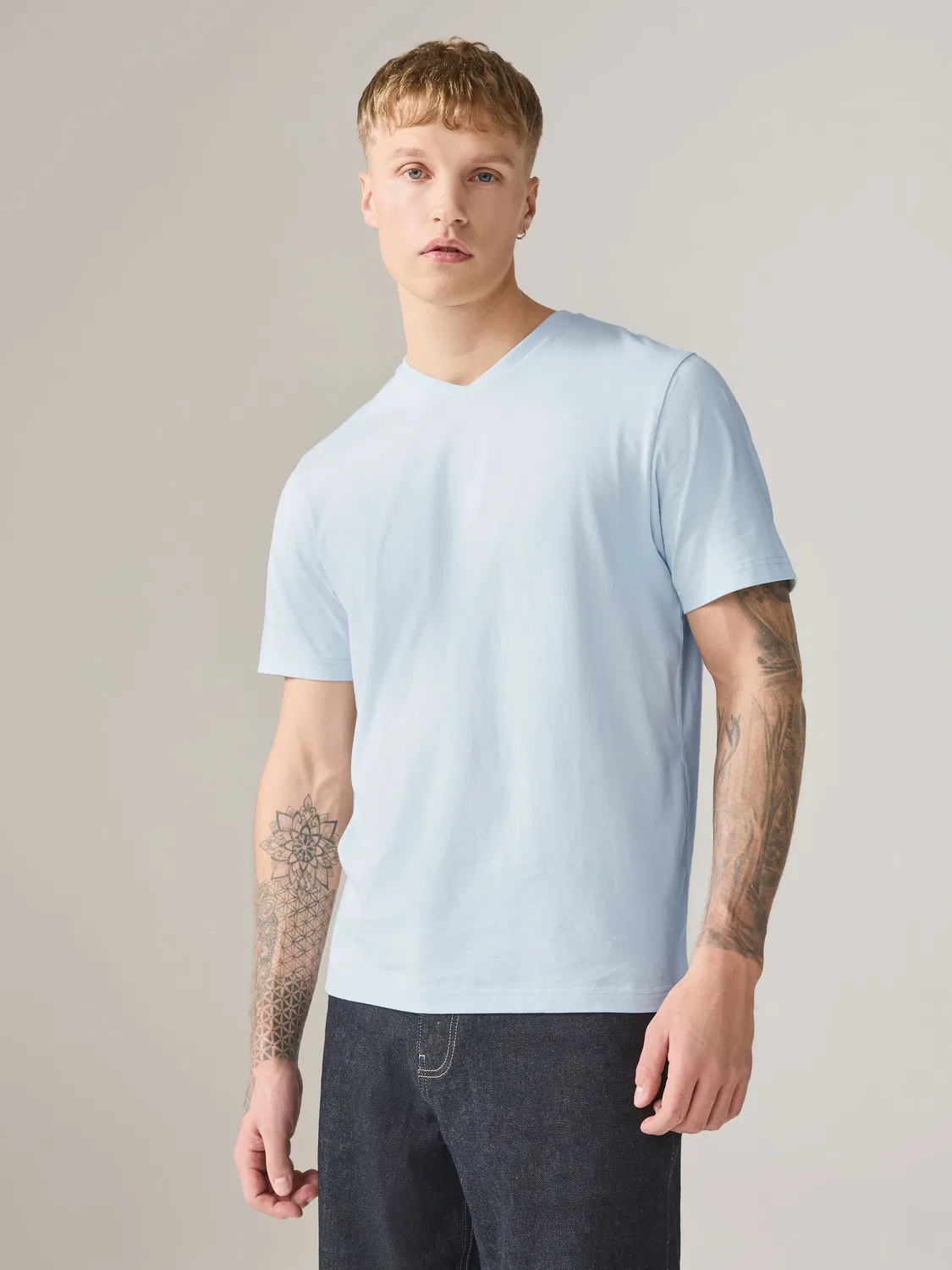 Футболка V-образный вырез Regular Fit Essential Next, ледяной синий