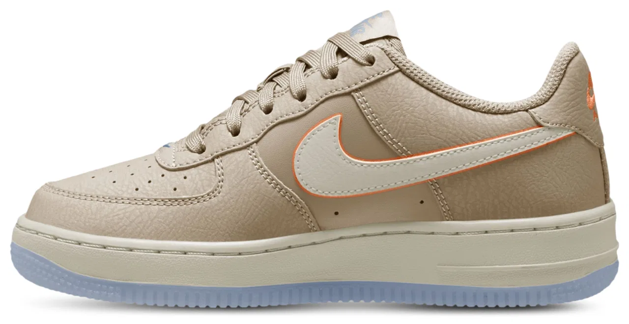 Кроссовки для мальчиков Air Force 1 SE Nike, цвет Orange Pulse/Orewood Brown/Phantom — фото 2