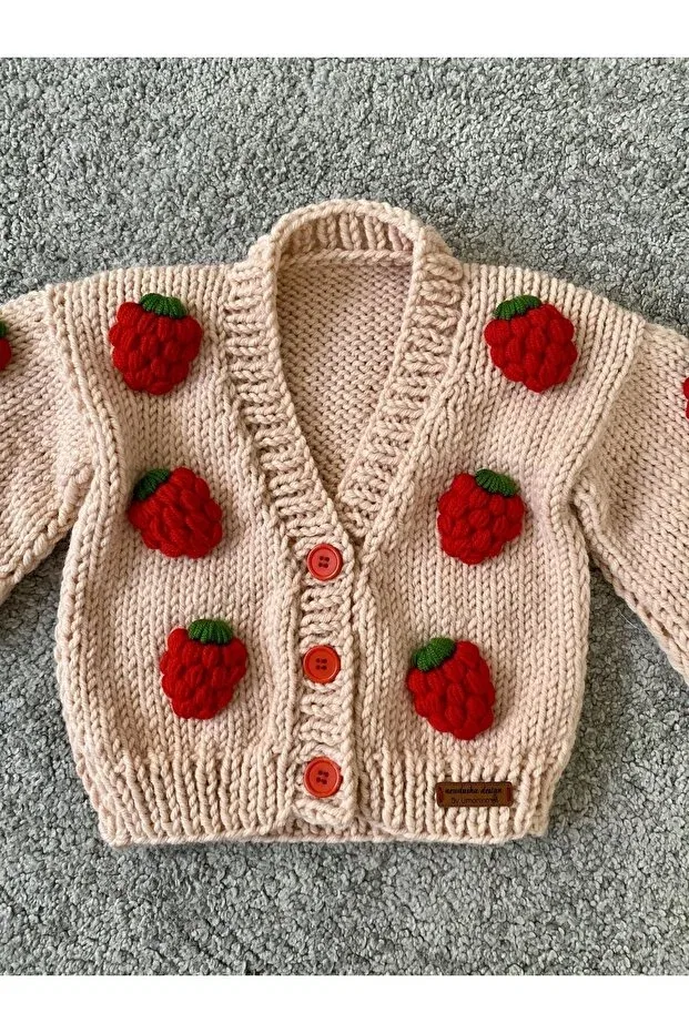 Детский вязаное кардиган для девочек с принтом Strawberry detailed hand knitted girl's cardigan Nevalin, Pink — фото 2