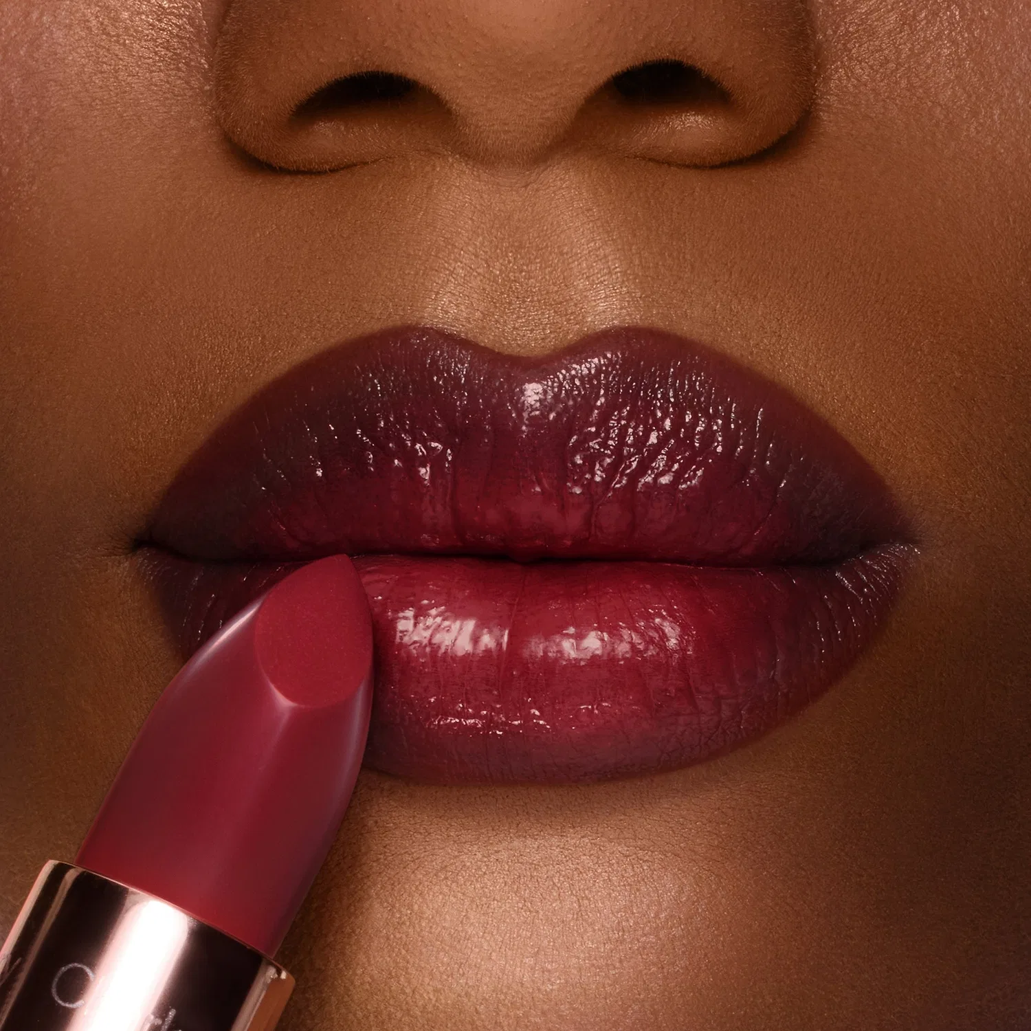 Помада K.I.S.S.I.N.G Charlotte Tilbury, Night Crimson — фото 3