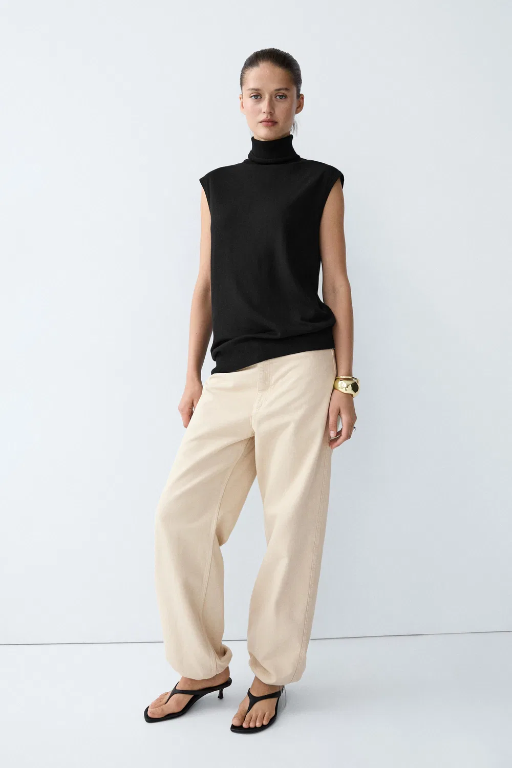 Топ Massimo Dutti Asymmetric Hem Turtleneck, черный — фото 4