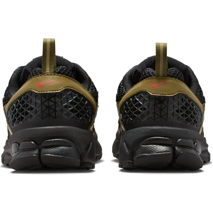 Кроссовки с пеноматериалом Zoom Vomero 5 GS Nike, Черно-белый — фото 4