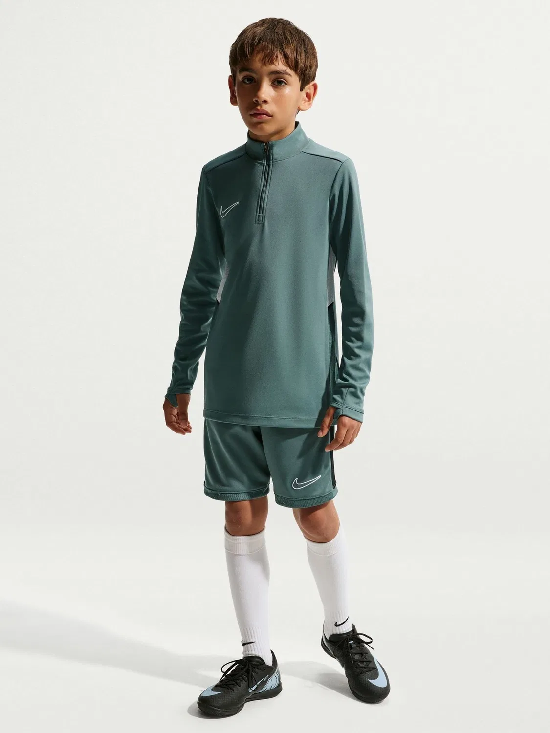 Шорты футбольные Nike Academy Dri-FIT, зеленые