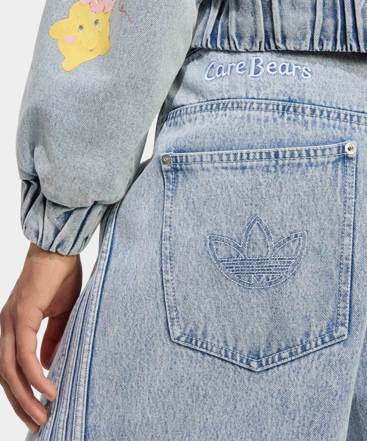 Женские джинсы свободного кроя с принтом Care Bears Adidas Originals, Blue — фото 4