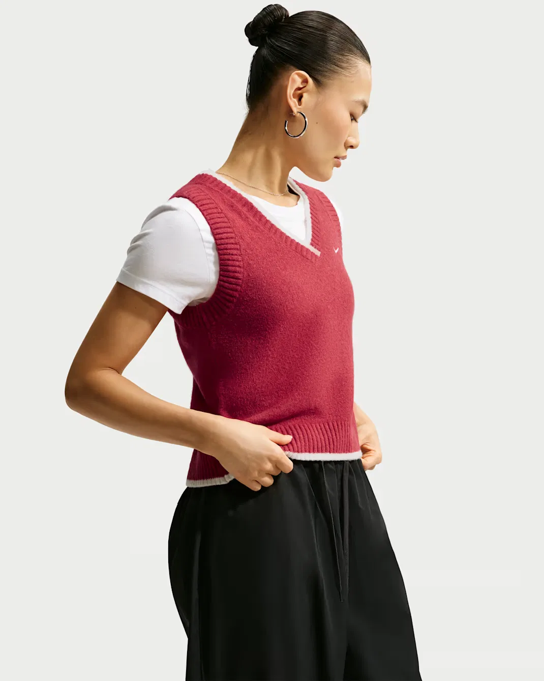 Женский свободный жилет-свитер Nike Sportswear Chill Knit, Tough Red/White/White — фото 3