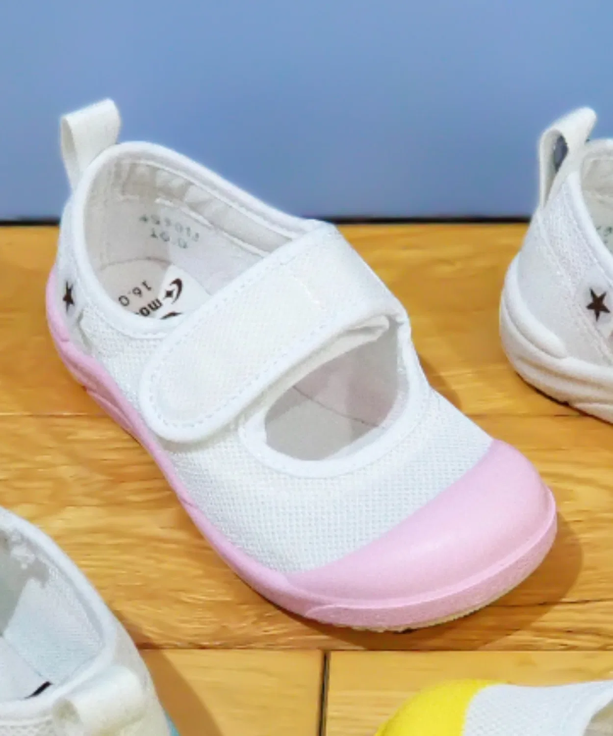 Детские туфли-слипоны с широким носком, модель MS Little Star 02 MoonStar, Pink