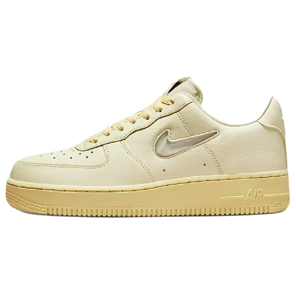 Кроссовки Nike Air Force 1 07 LX, светло-желтый - фото