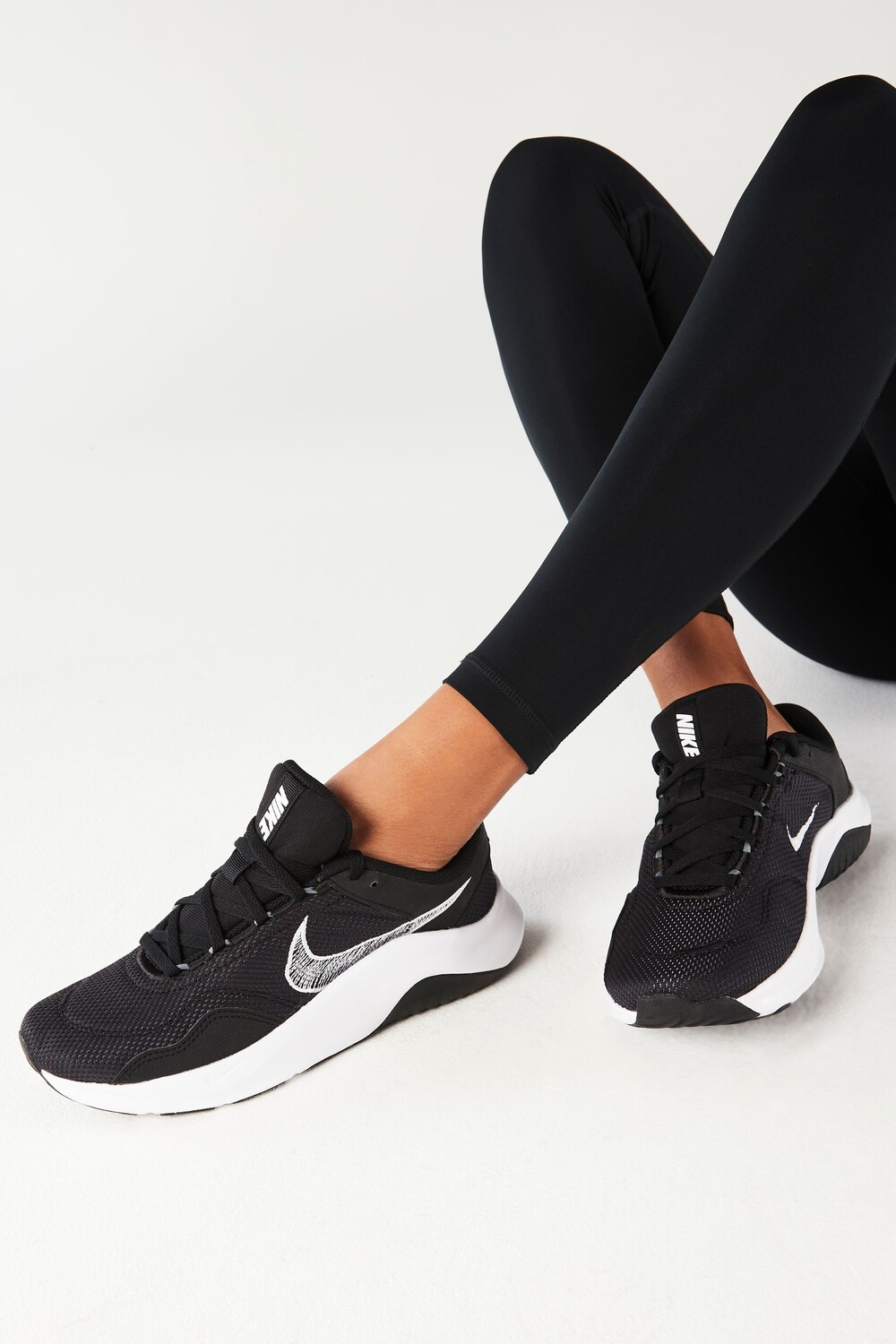 

Кроссовки Legend Essential 3 Nike, черный