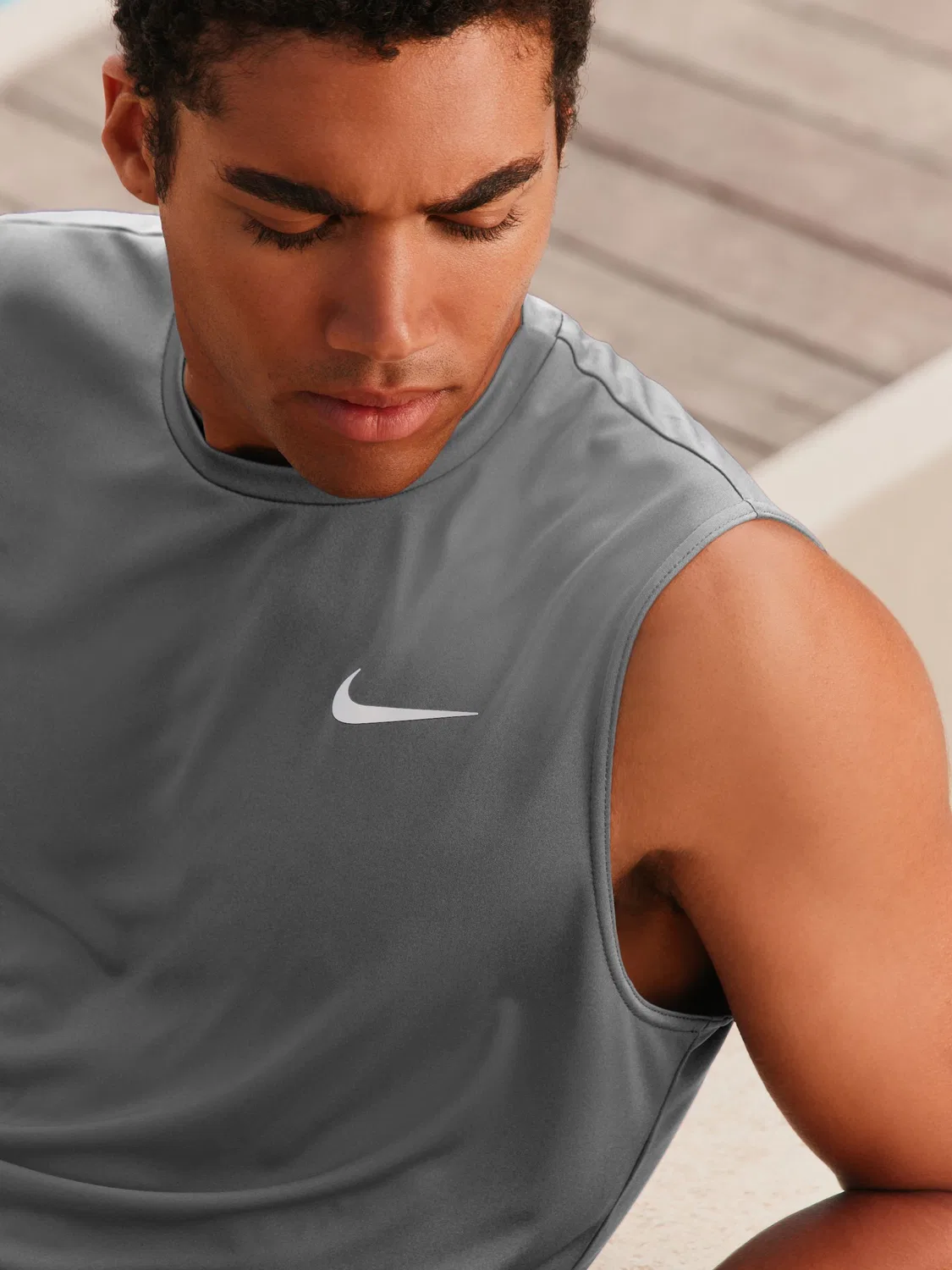 Рашгард с защитой от солнца Nike Essentials, серый — фото 3