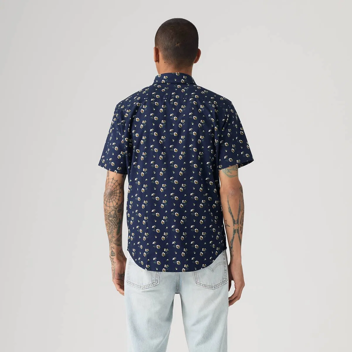 Классическая рубашка с одним карманом и коротким рукавом Levi's, Jace Ditsy Naval Academy - Multi-Color — фото 4