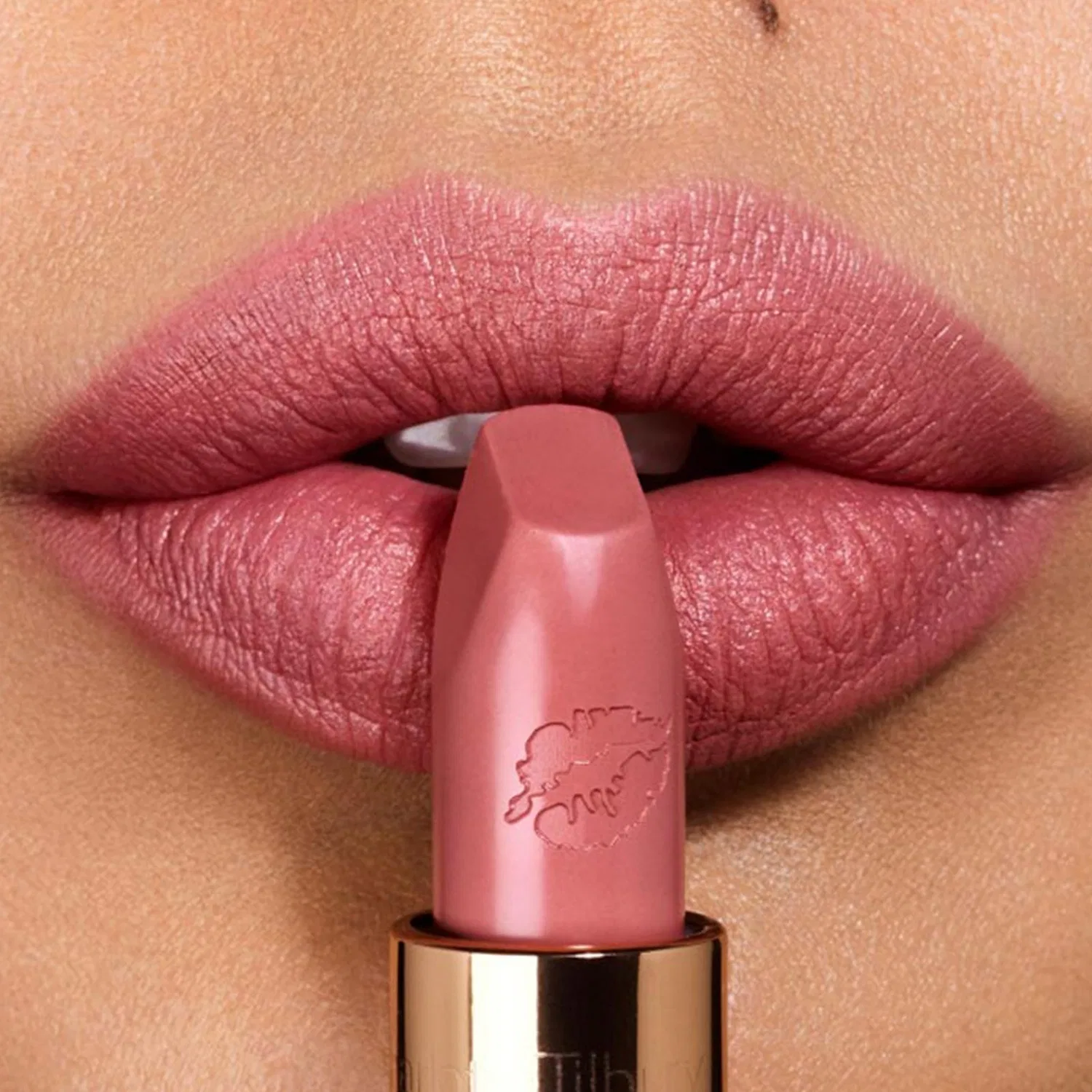 Помада с увлажняющей формулой Hot Lips Charlotte Tilbury, Kidman's Kiss — фото 2