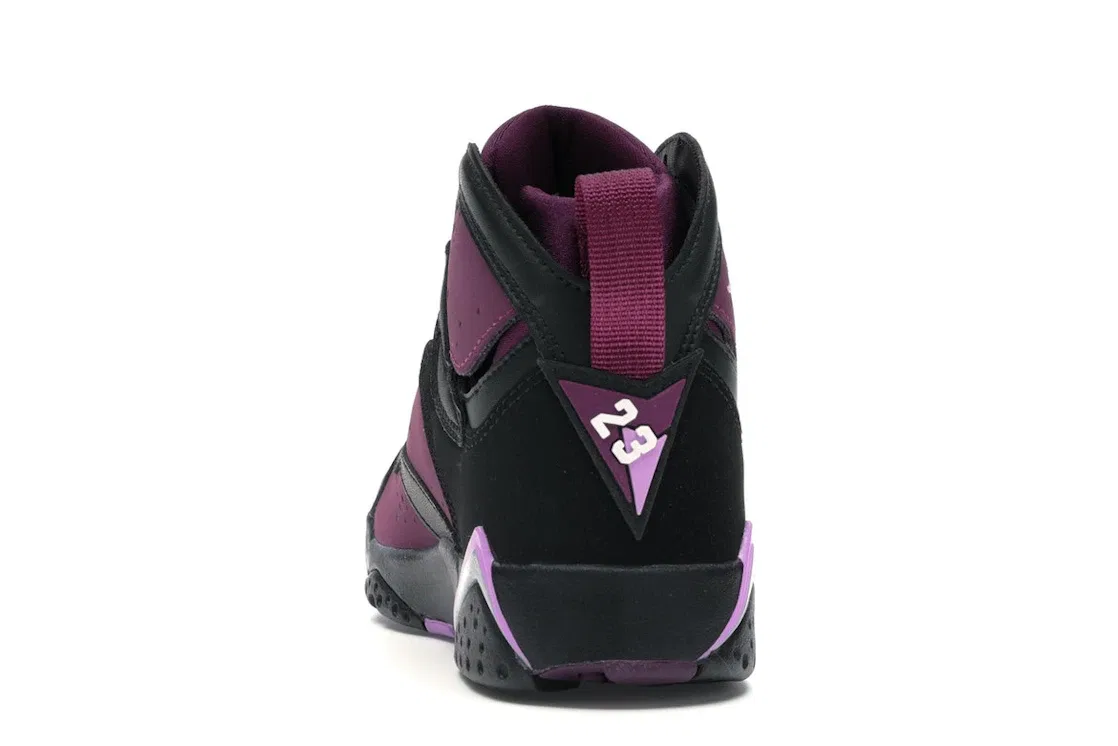 Детские кроссовки Lifestyle Jordan 7 Retro Jordan, Black/Fuchsia Glow-Mulberry Wolf — фото 4