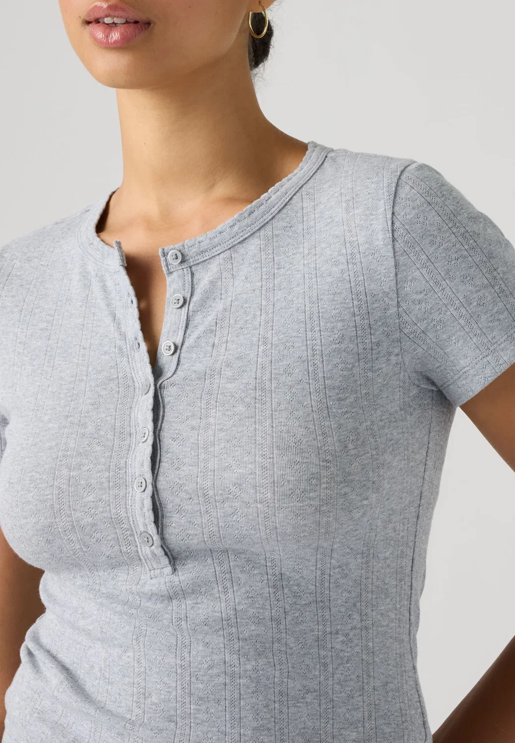 Футболка из тонкой ткани с ажурным узором - базовая футболка Levi'S, Heather Gray — фото 4