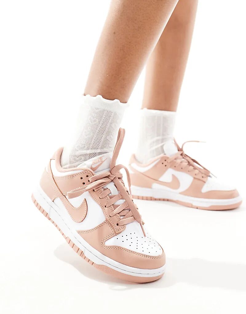 Кроссовки Dunk Low белого и розового цветов. Nike