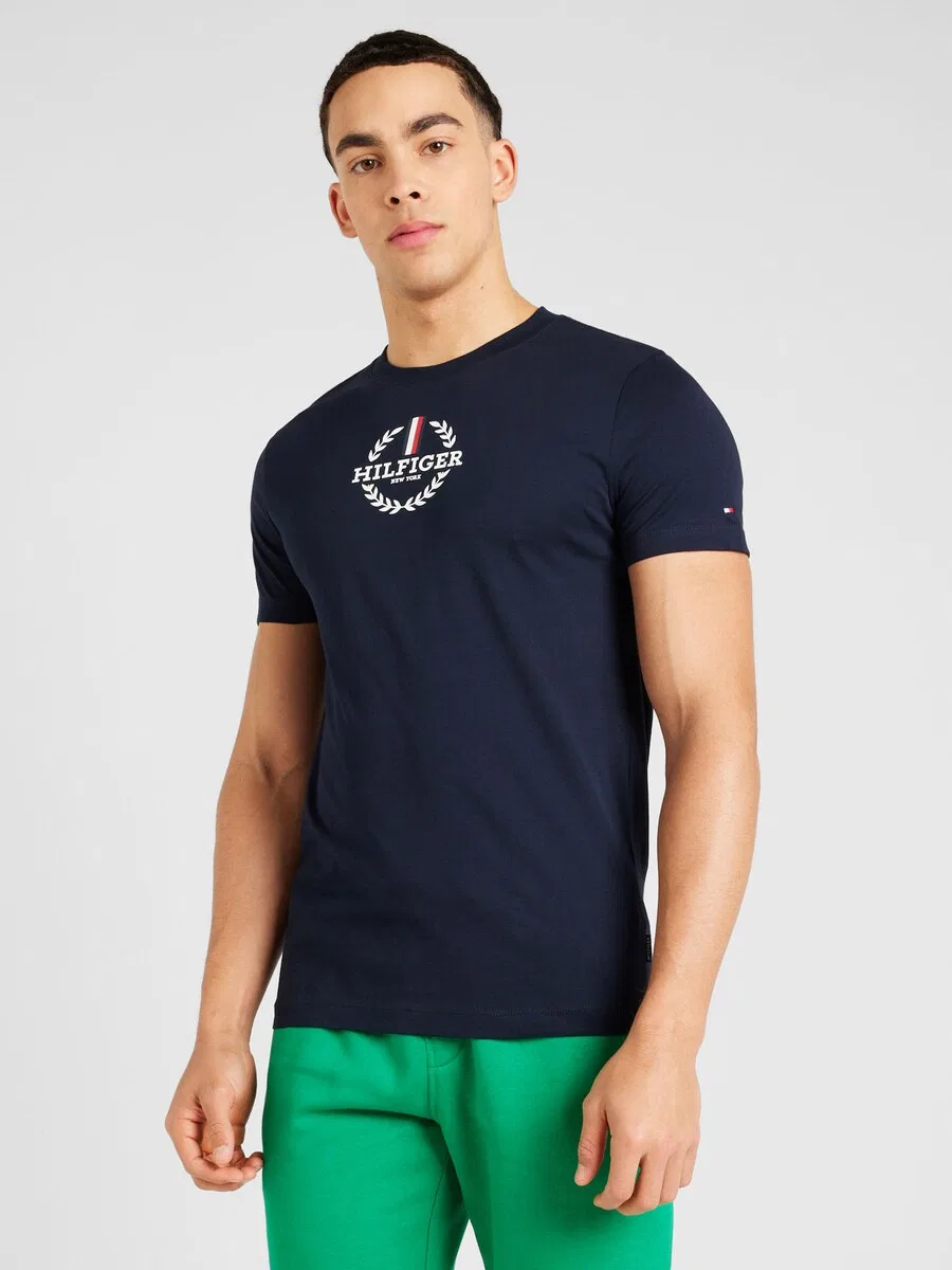 Футболка TOMMY HILFIGER 'Global Stripe Crest Logo Slim', темно-синяя — фото 2