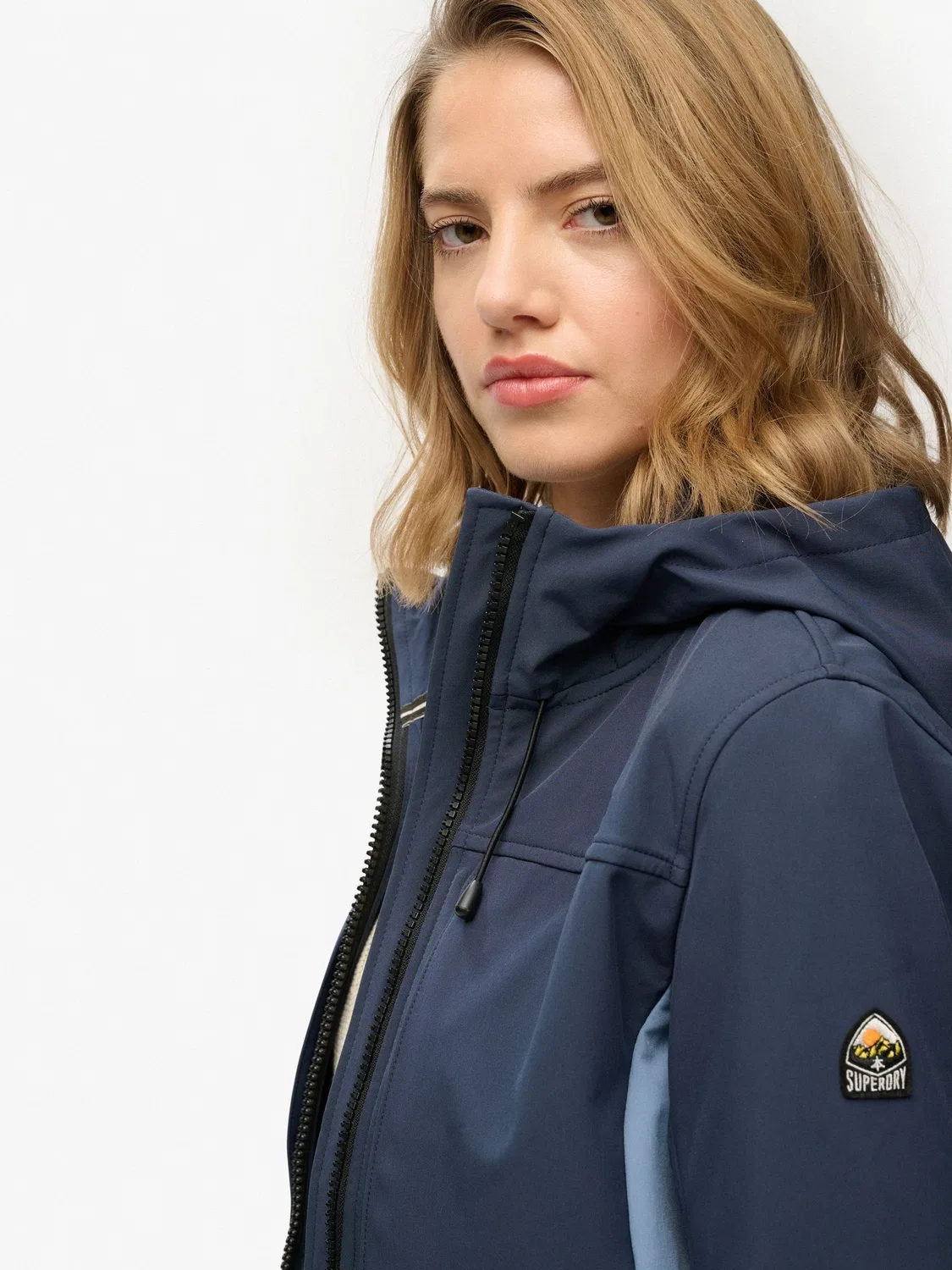 Куртка-трекер с капюшоном Superdry Colourblock, синяя — фото 3