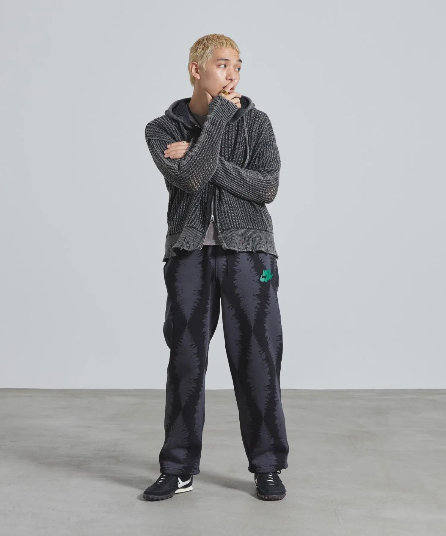 Мужские флисовые брюки Nike Sportswear Club с эластичным поясом IF0704-010, черные. — фото 4