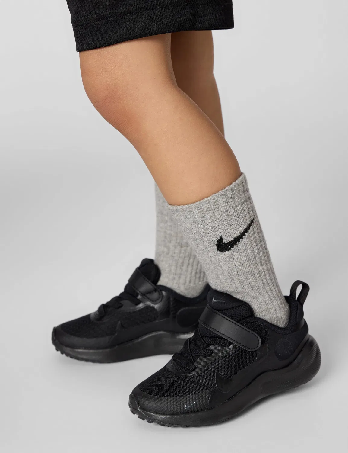Детские кроссовки без каблука Revolution 7 NIKE, Black Anthracite — фото 2