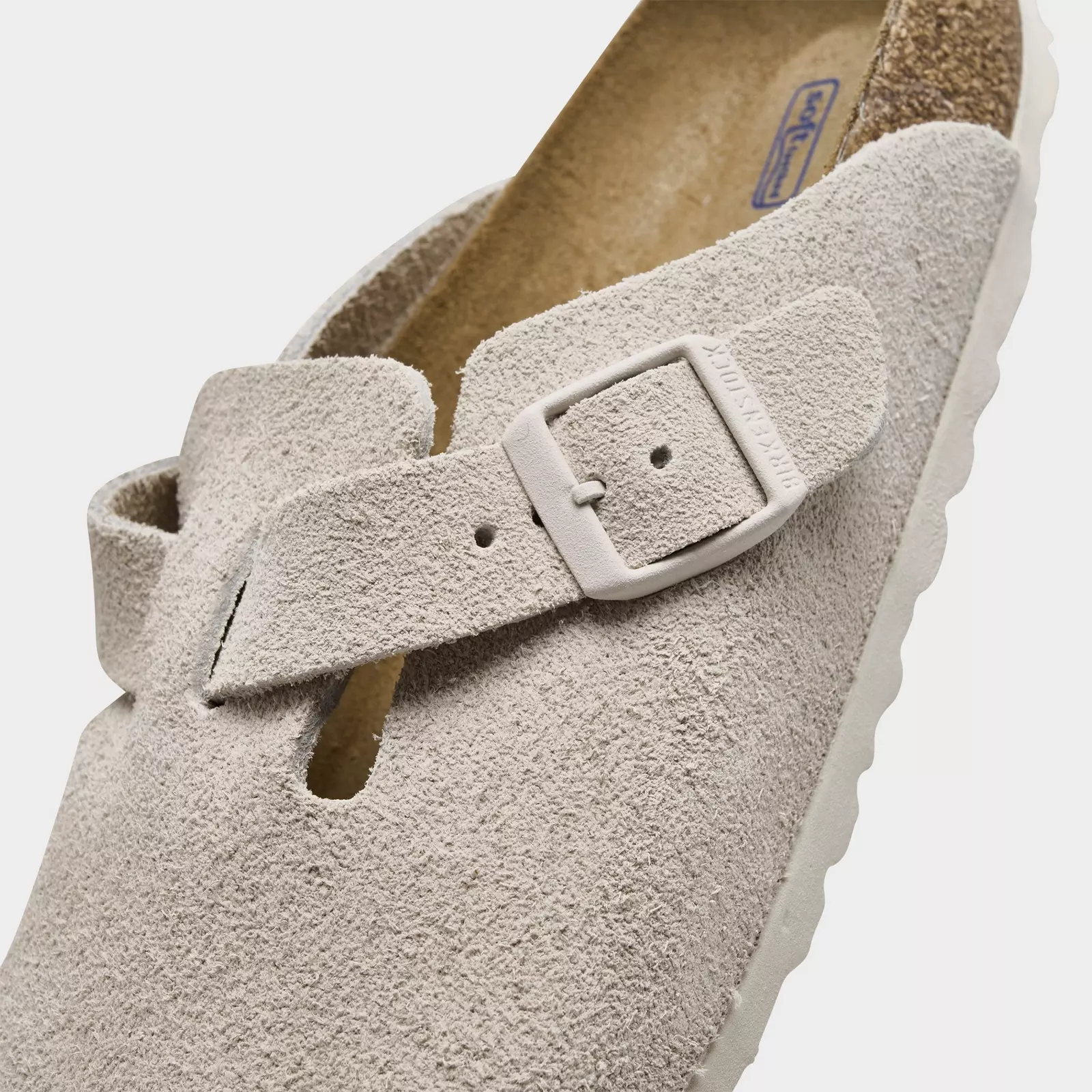 Birkenstock Босоножки из мягкой замши Boston Soft Footbed, узкие, цвет «античный белый» — фото 3