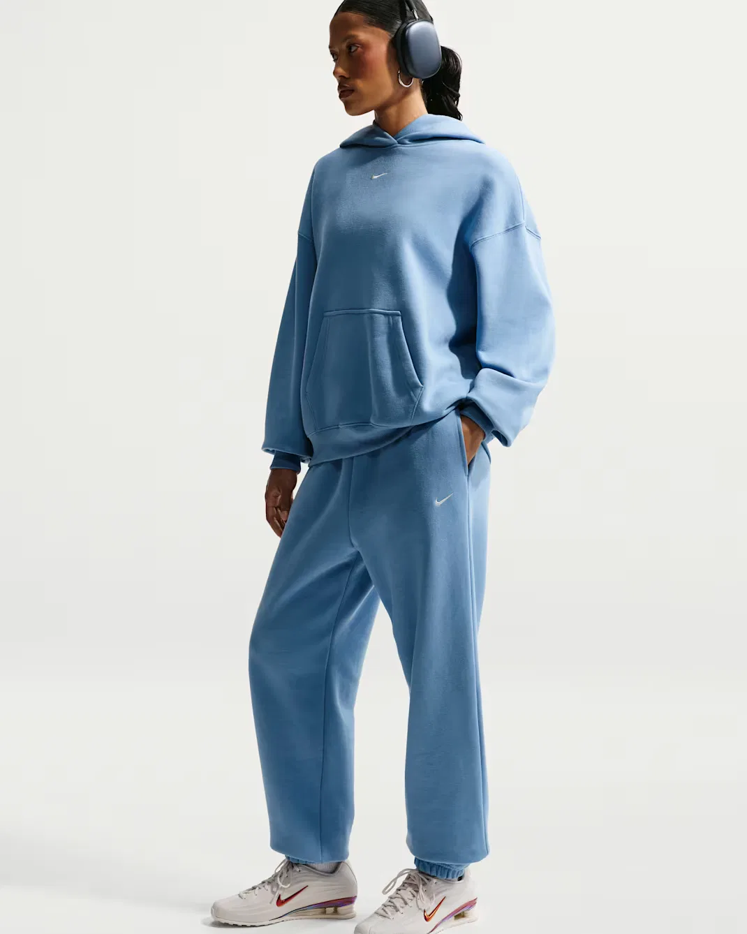 Женские брюки с высокой посадкой, свободного кроя и манжетами Nike Studio Fleece Medium Weight, Work Blue/Sail — фото 4