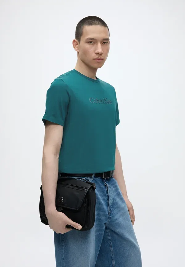 Футболка принтованная Calvin Klein, затененный еловый — фото 4