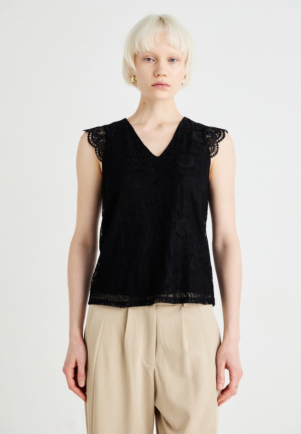 

Футболка с принтом PCOLLINE VNECK Pieces, черный