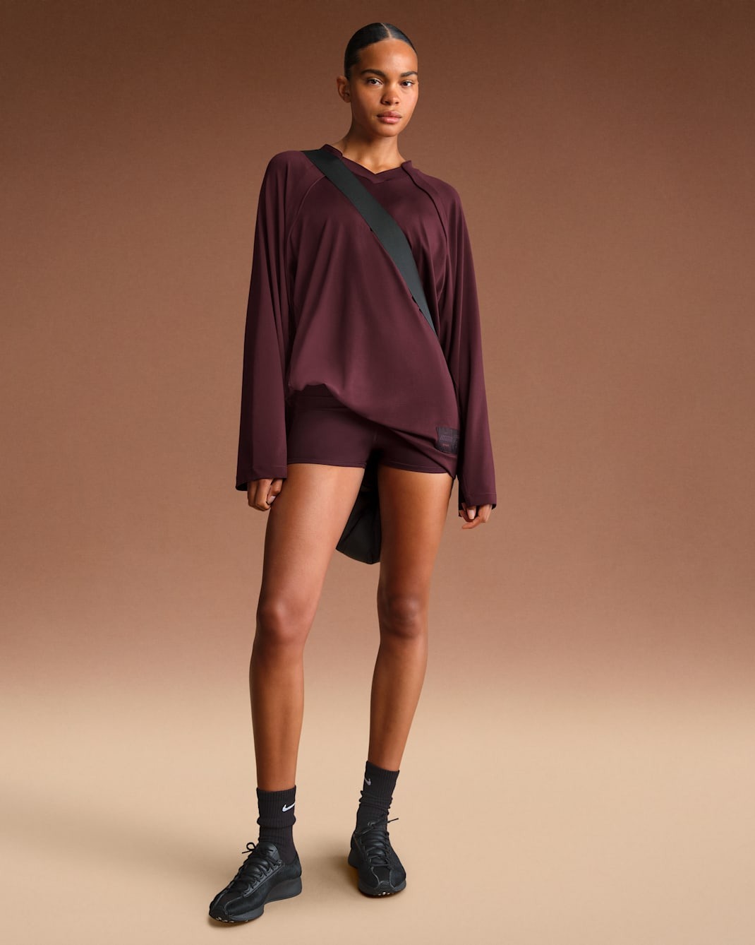 

Шорты NikeSKIMS Shine Women's Mid-Rise 2" with Drawcord, смородиновый