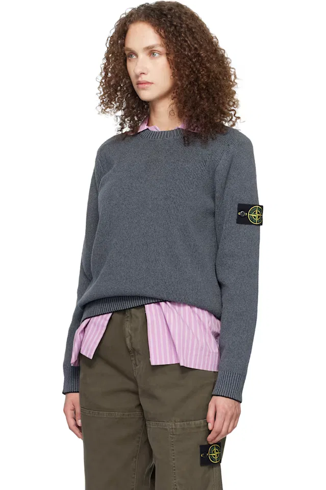 Серый свитер из хлопкового букле с нашивкой в рубчик Stone Island — фото 4