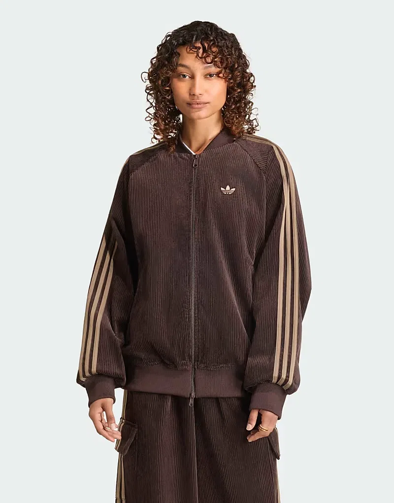 Спортивная куртка Adidas Originals Corduroy sst oversized в цвете Aurora Coffee/Khaki Six