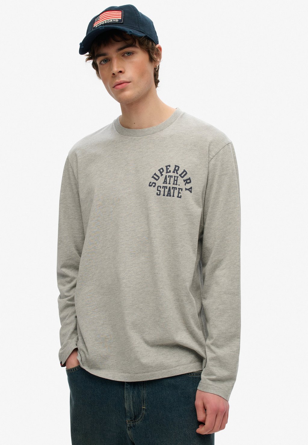 

Лонгслив ATHLETIC ESSENTIALS Superdry, темно-серый