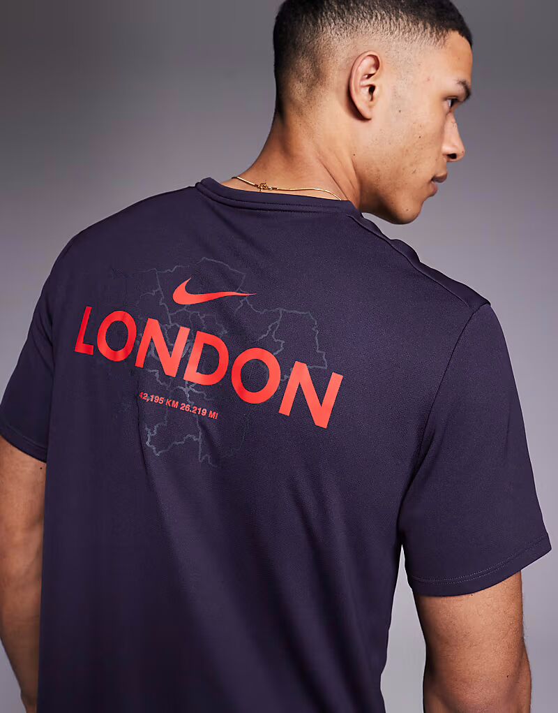 

Футболка Nike Running Miler City Marathon темно-фиолетового цвета