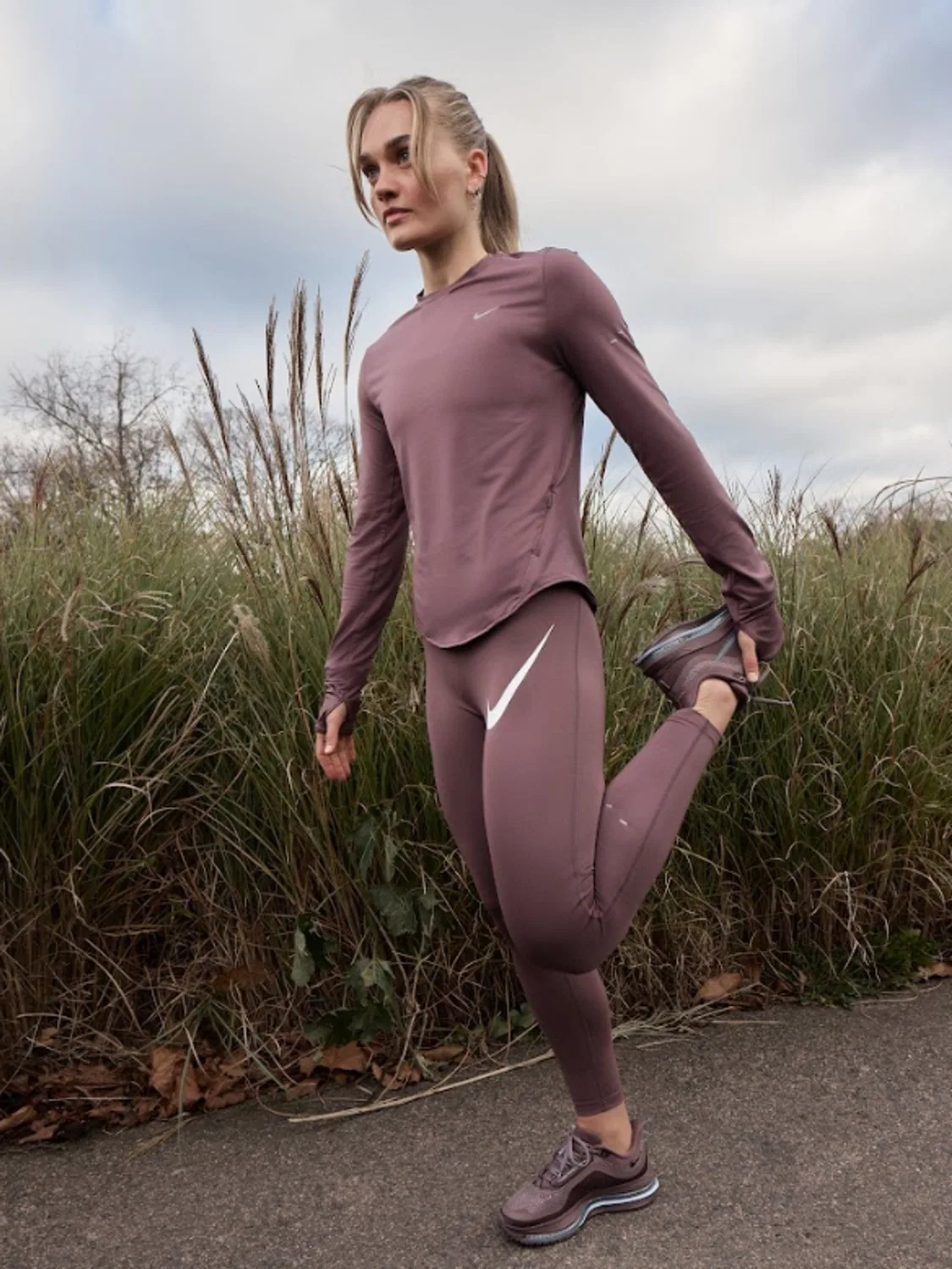 Леггинсы для бега Tempo Swoosh Nike, тату-коричневый