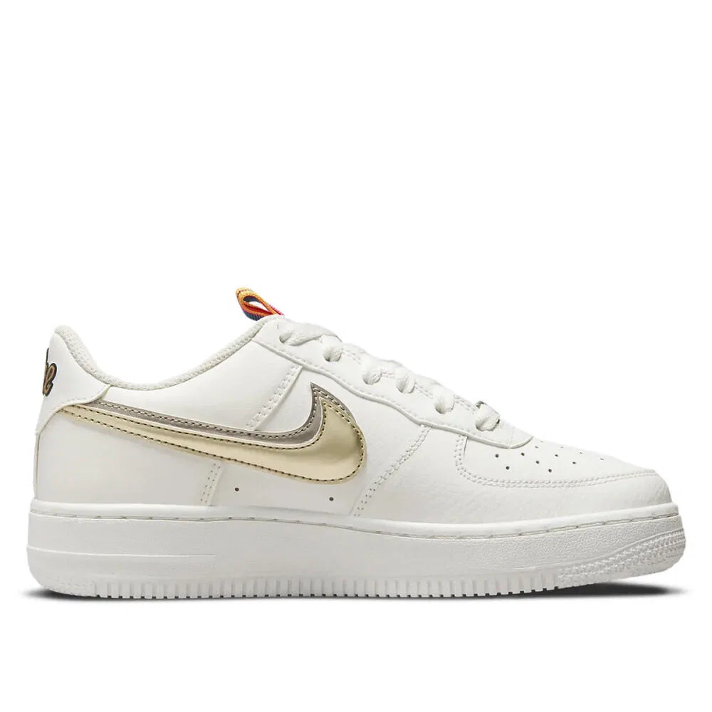Детские кроссовки с принтом Nike Air Force 1 LV8 Double Swoosh Silver Gold, Цвет Weiss — фото 3