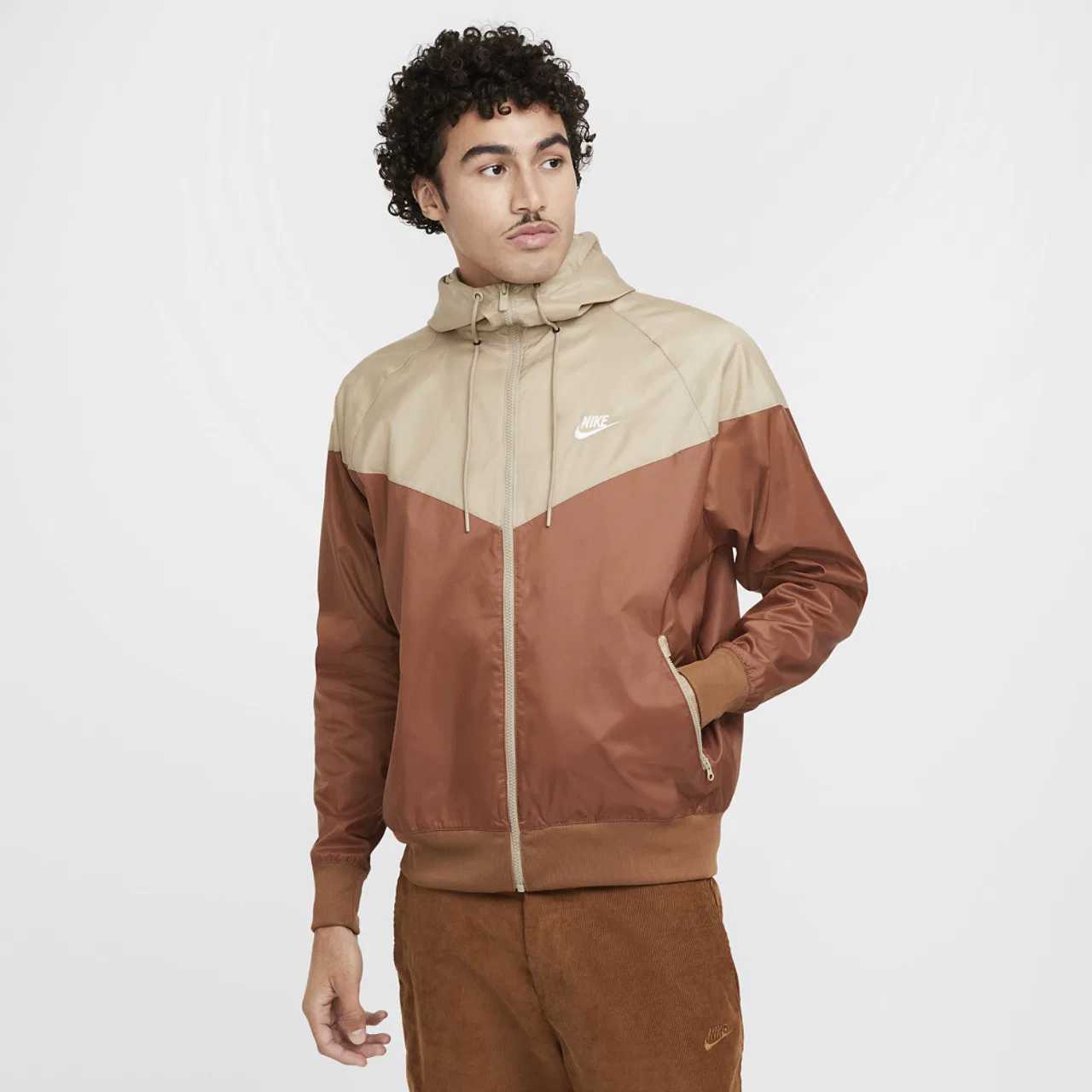 Мужская куртка Windrunner Nike, цвет Sail/Khaki/Light British Tan