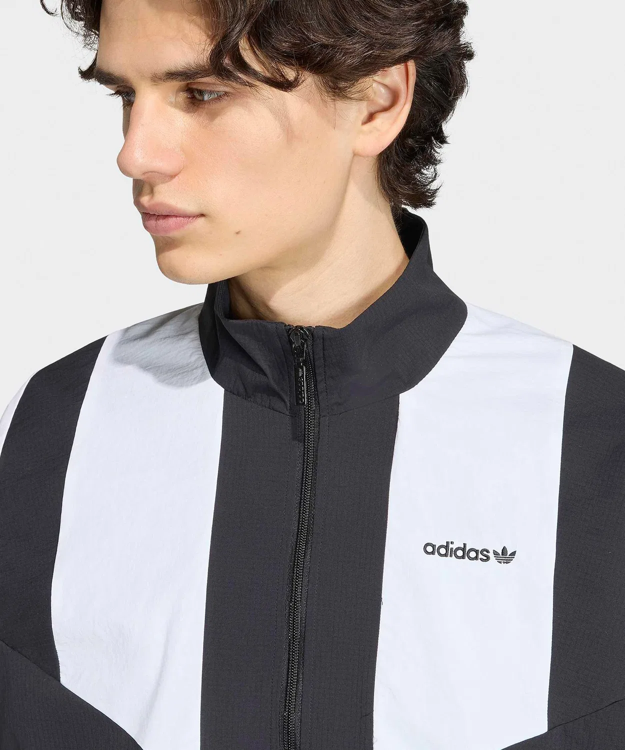 Женская куртка-трактор с принтом линий, модель Blocked Tracktop, Adidas, Черный — фото 2