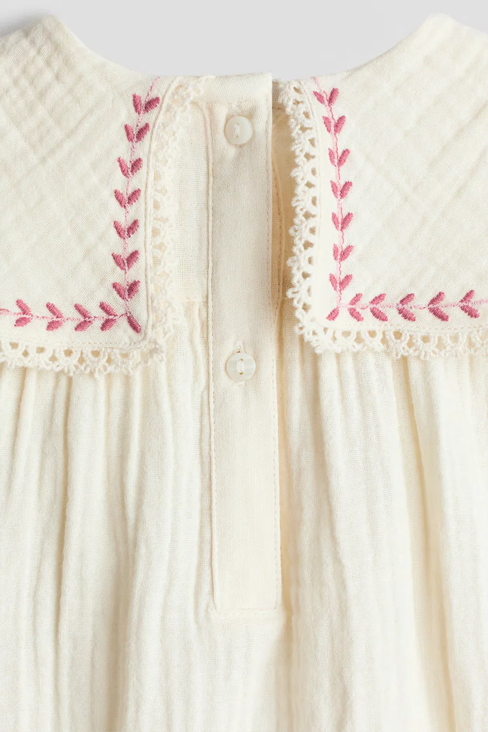 Хлопковый комбинезон с вышивкой H&M, Cremefarben/Blumen — фото 2
