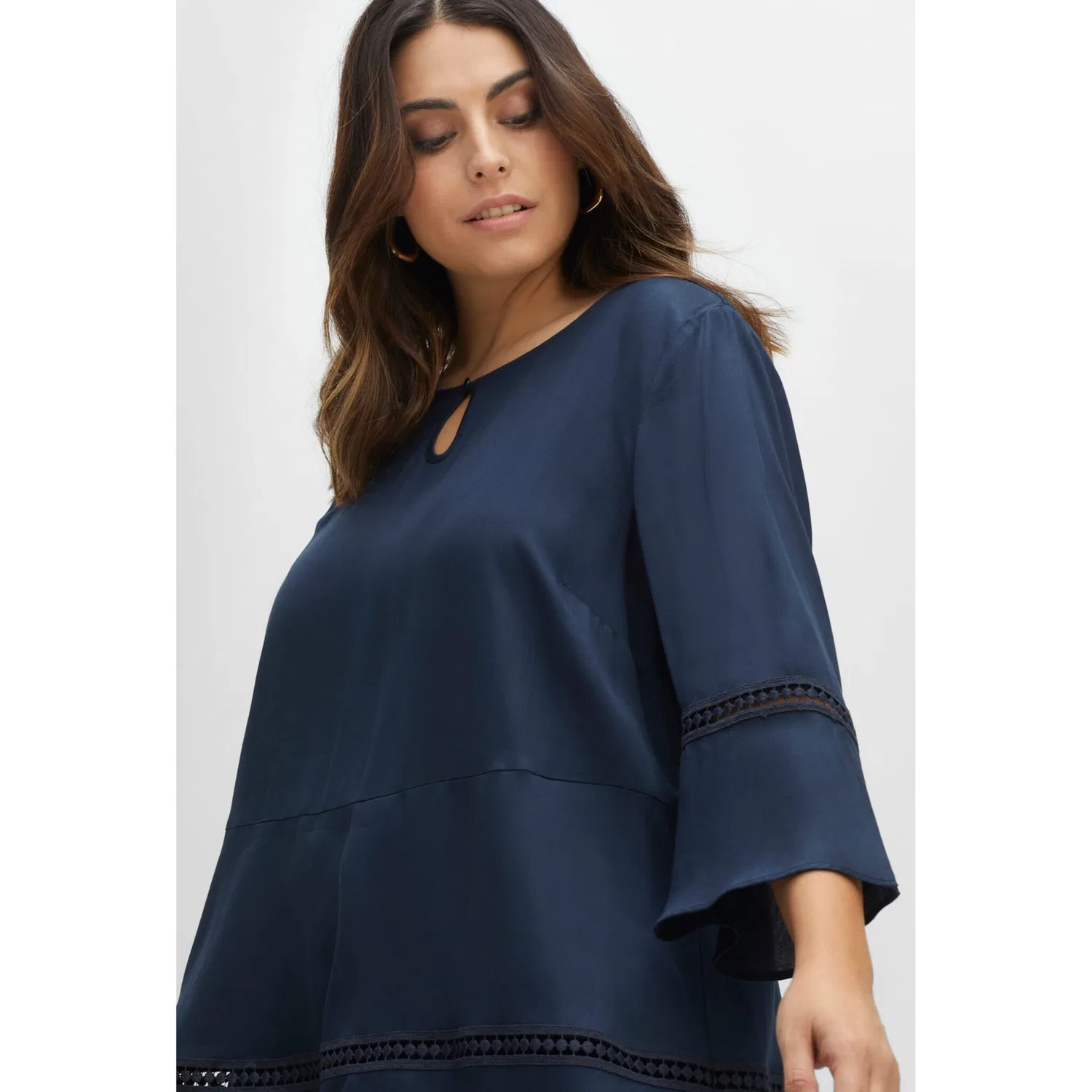 Женская удлиненная блузка с круглым вырезом Sheego, Navy Blue — фото 3